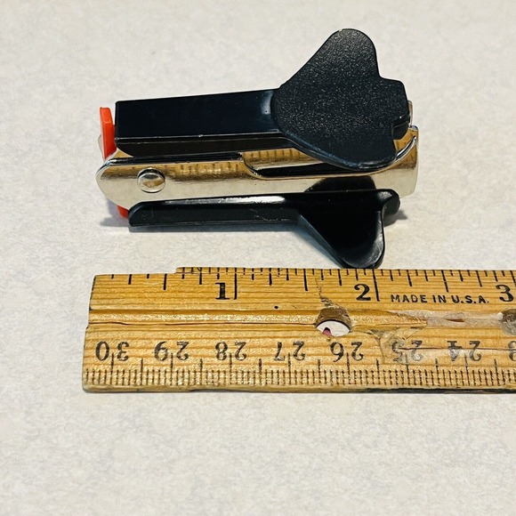 OIC SR-R Staple Remover 12‎ Pack Black Plastic Removes Standard Staples - Picture 7 of 7